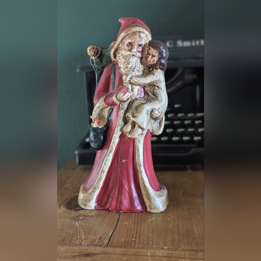 Vintage Santa. Fairfield Folkart, made in USA, chalkware. 10"